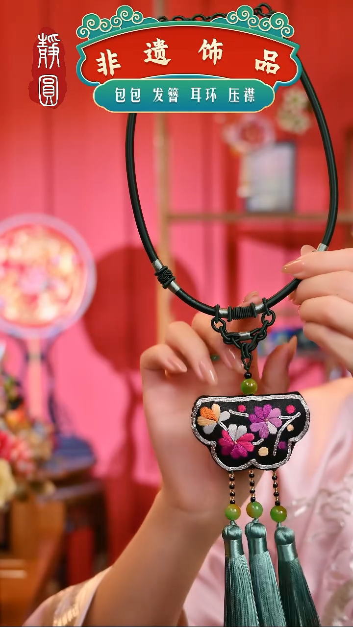 【闪购商品】织绣墨绿色梅花项圈