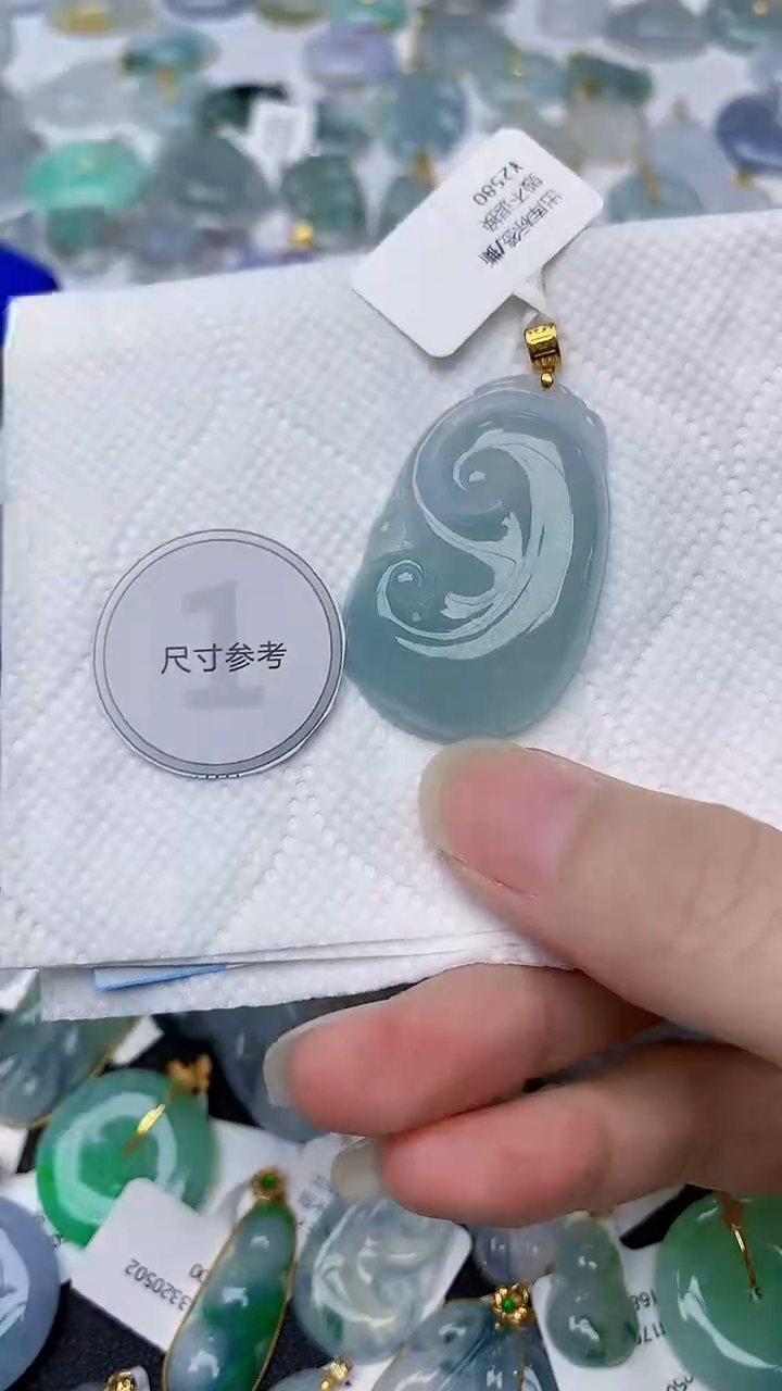 颈饰18K金镶嵌翡翠天然A货翡翠