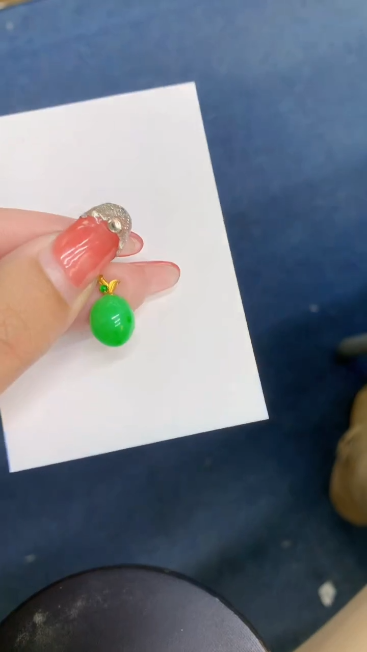 颈饰18K金镶嵌翡翠1