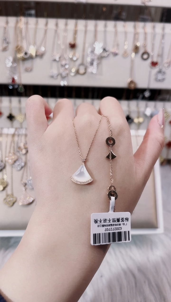 【闪购商品】钻石颈饰18K金镶嵌18K金镶嵌钻石 K玫 