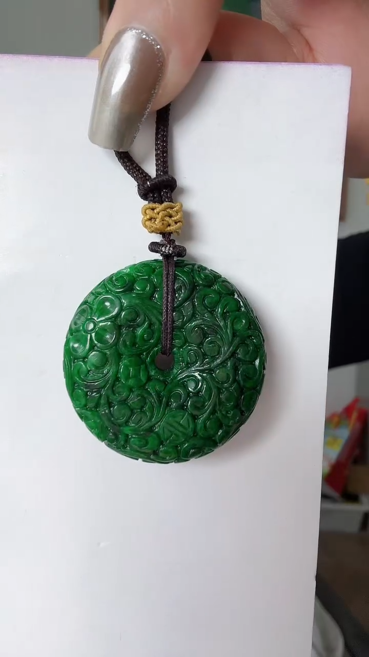 翡翠未镶嵌颈饰双*荣倩