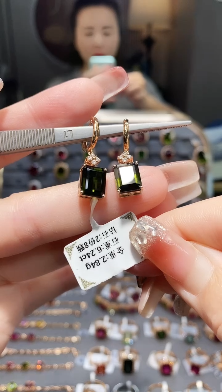 18K金镶嵌耳饰碧玺6.24配钻