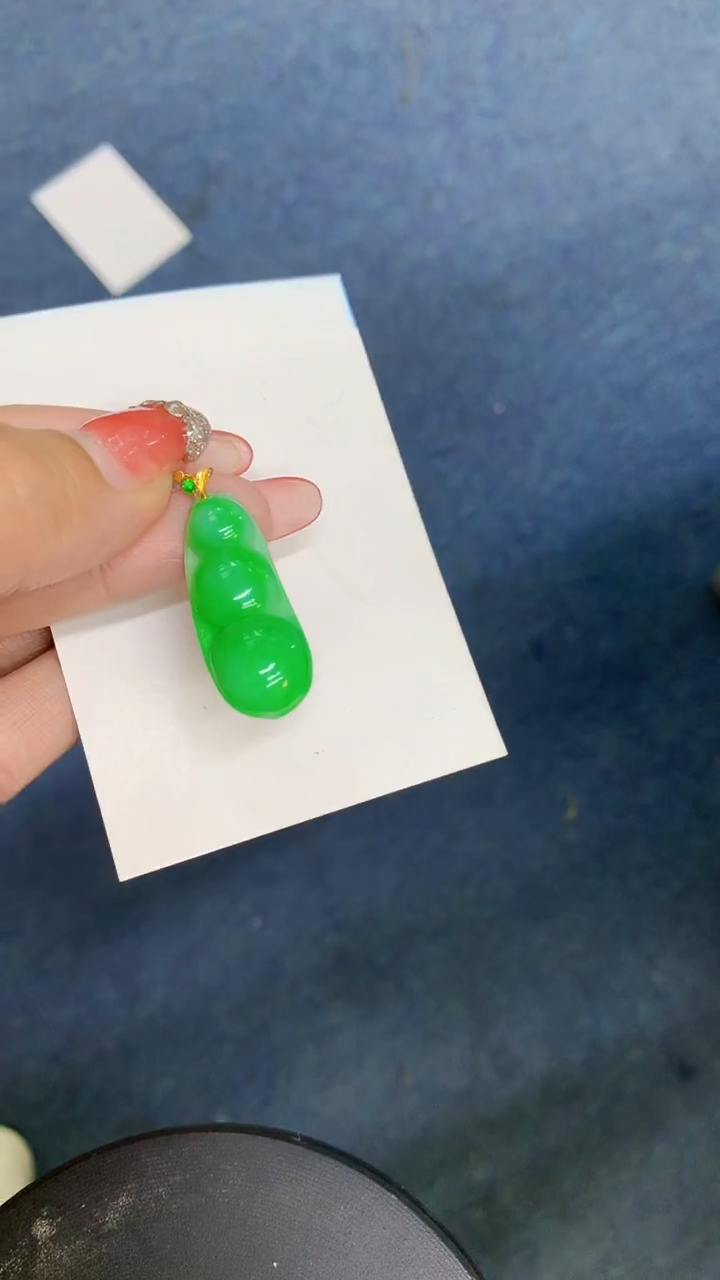 颈饰18K金镶嵌翡翠1