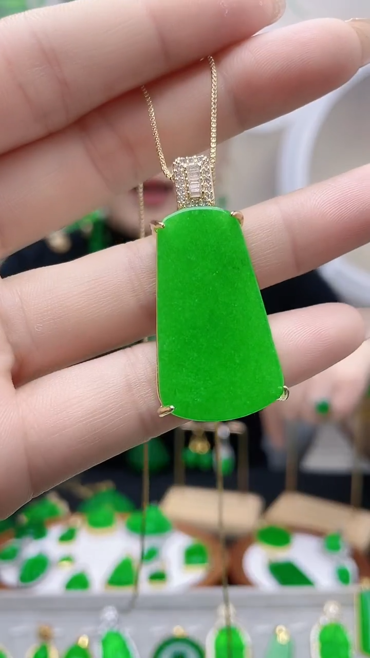 吊坠(赠链)14K金镶嵌翡翠B76
