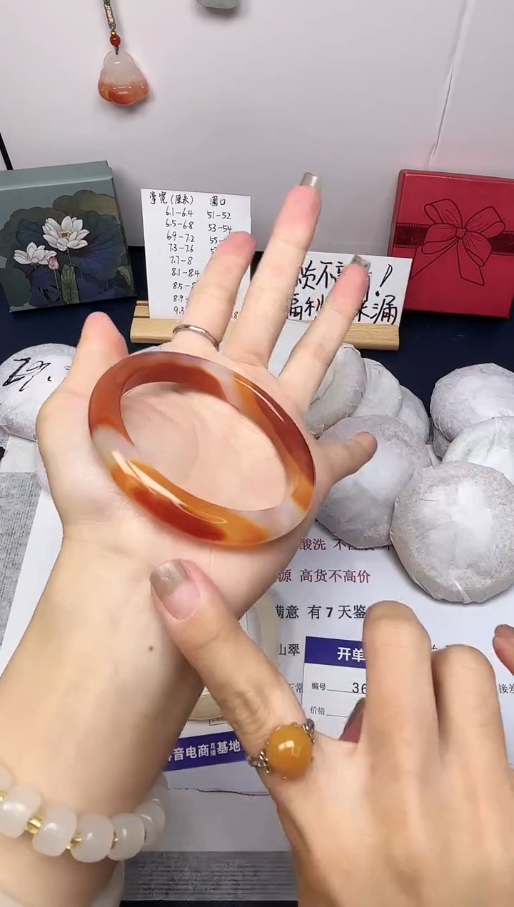 【闪购商品】石英质玉手镯未镶嵌360-玛瑙-圈口58