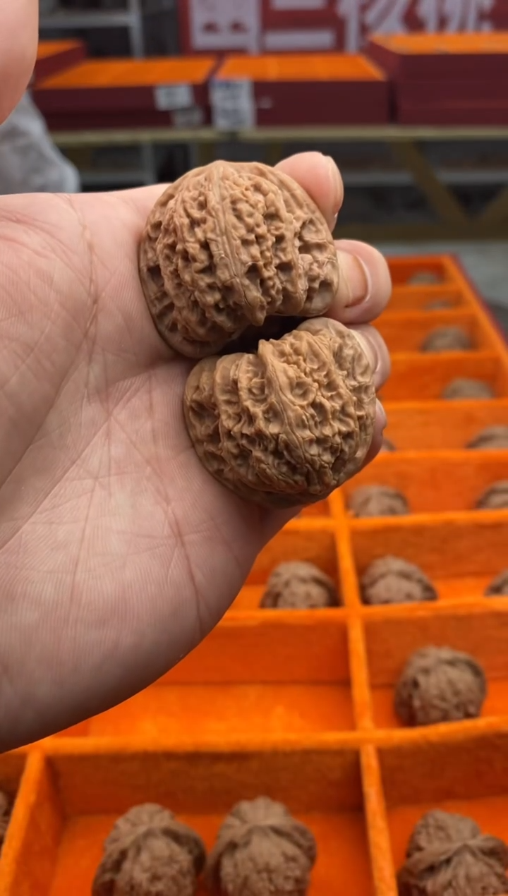 把件文玩核桃承德密纹红宝石手把件
