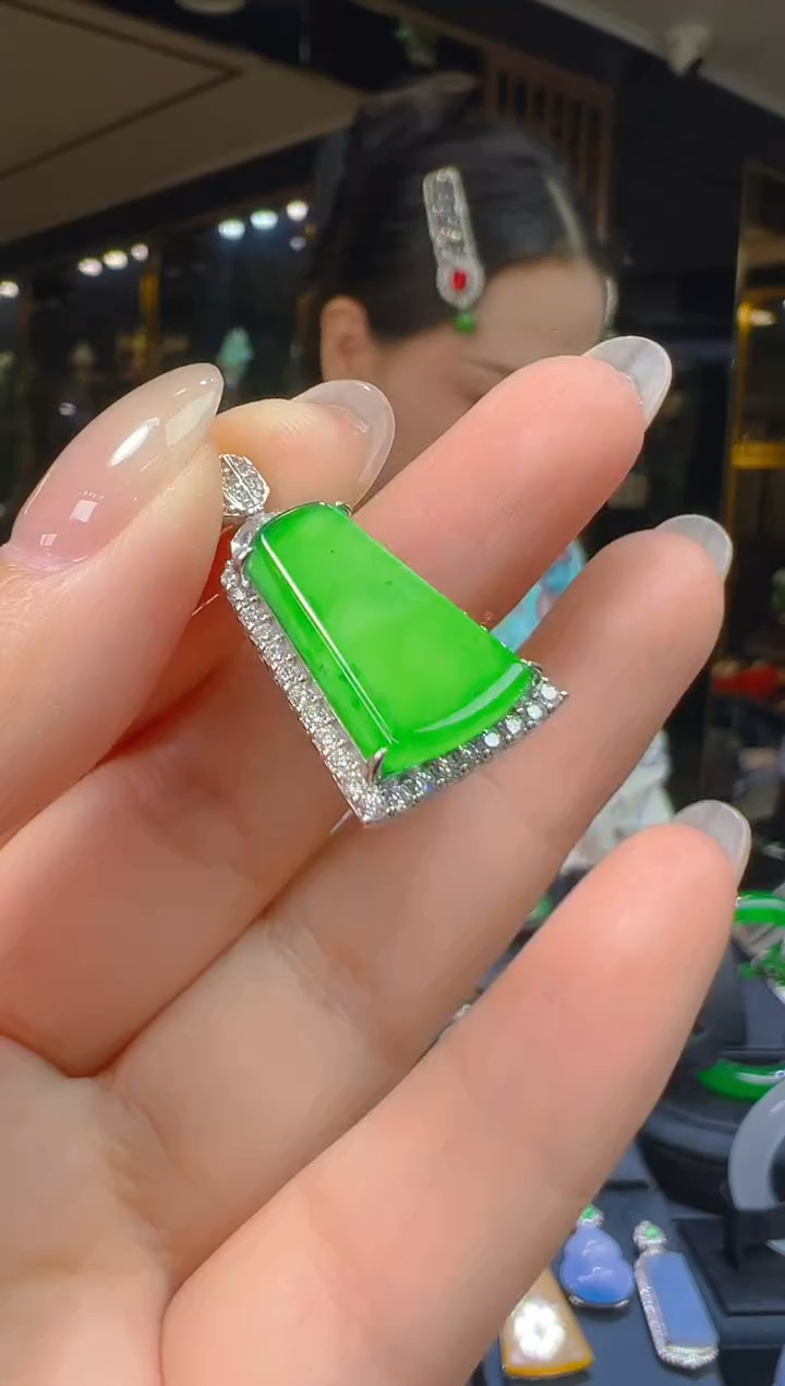 吊坠(赠链)银S925镶嵌翡翠013(多样性发货发其一)