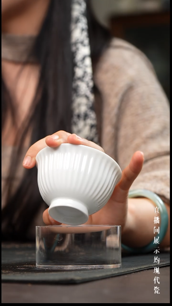 *景德镇高白泥异型杯