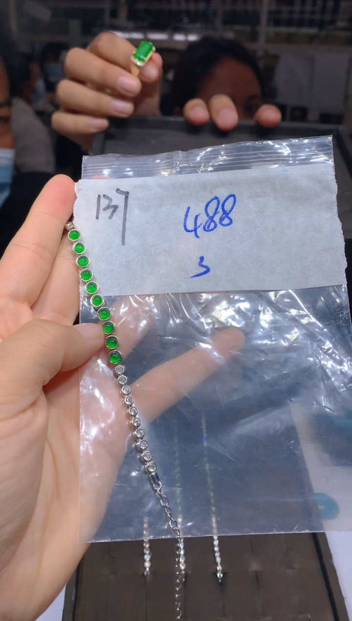 【闪购商品】定制翡翠未镶嵌137手链多样性拍一发一毛货定制抛光