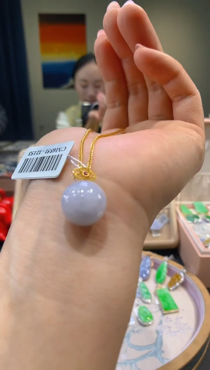 【闪购商品】翡翠吊坠(不含链)18K金镶嵌珠子