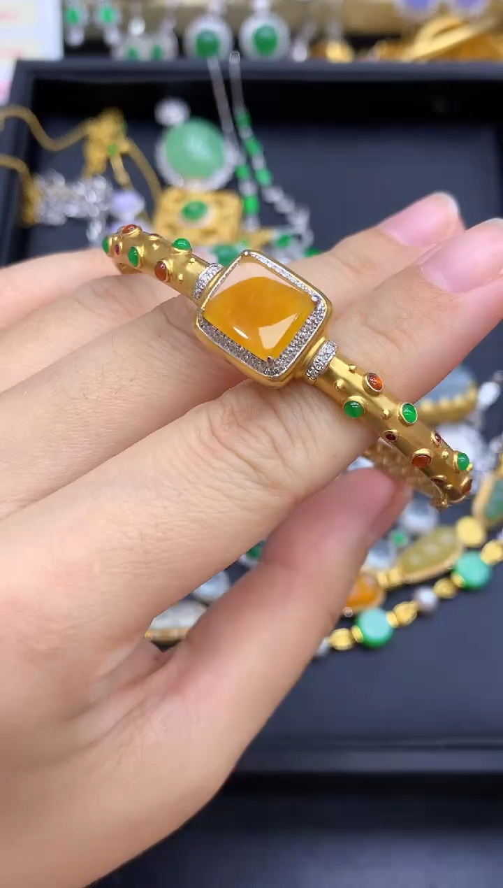 18K金镶嵌手镯翡翠697-中国好珍宝