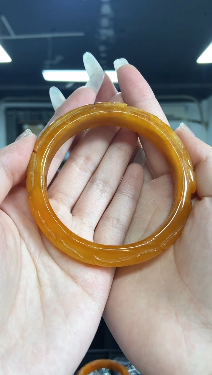 玉**姐闪购链接多样性发其一颜色微差（圈口64）