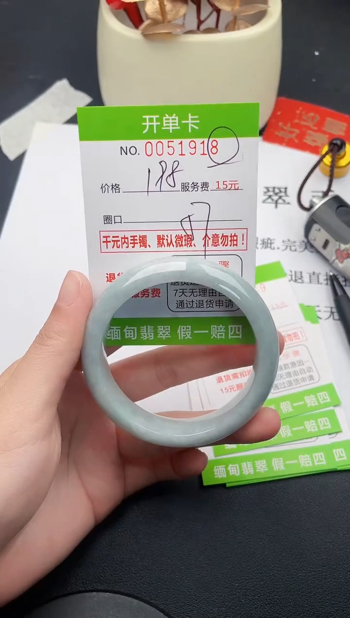 【闪购商品】18女王丽致优雅手镯时尚百搭