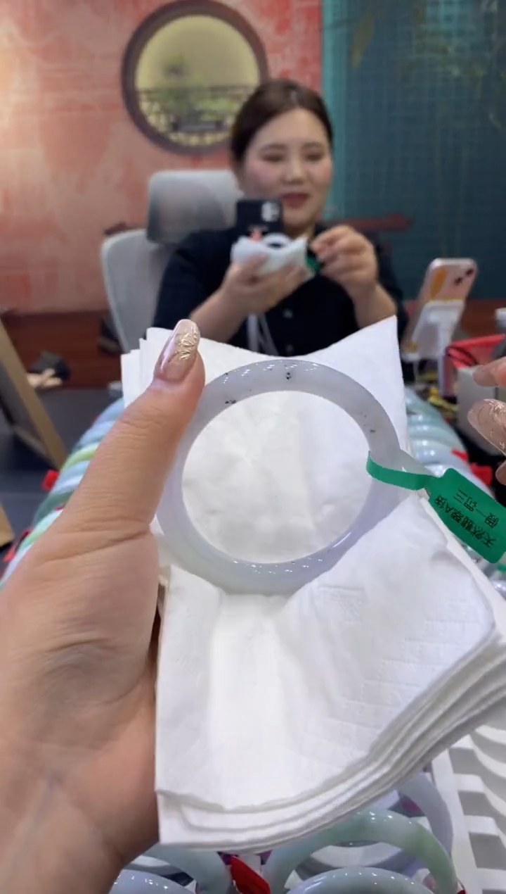 【闪购商品】翡翠手镯未镶嵌多人0011964