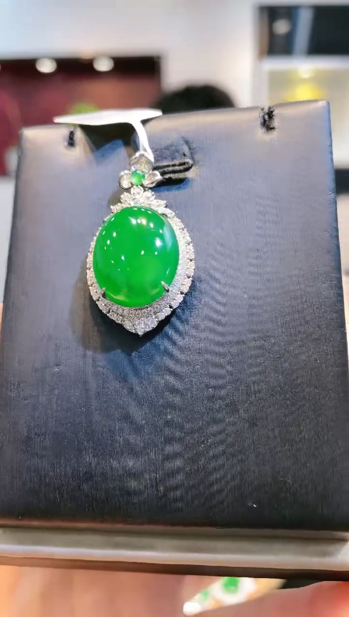 【闪购商品】翡翠颈饰18K金镶嵌A49天然A货翡翠吊坠