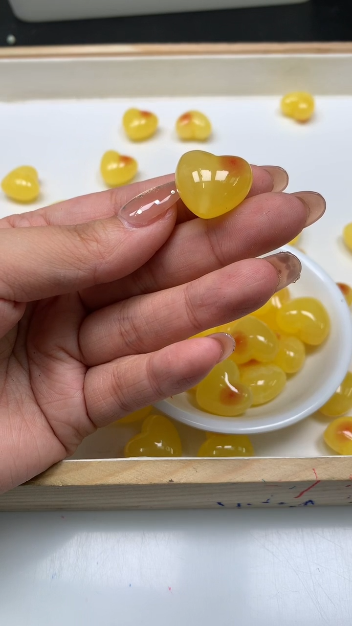 裸石蜜蜡未镶嵌E725 蜜蜡 爱心（通孔）13*18*19mm 1个5.8元