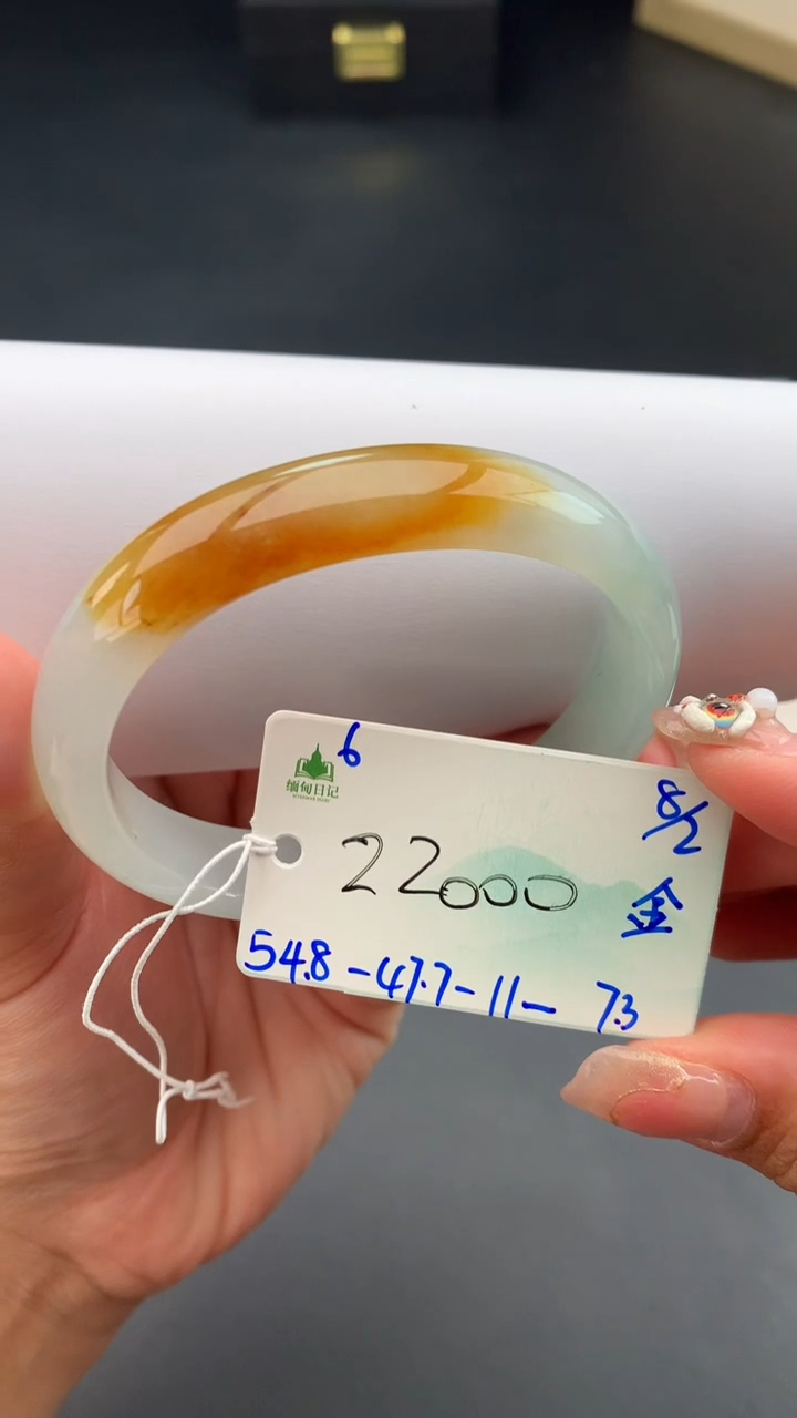 【闪购商品】翡翠手镯未镶嵌 #情人节#送礼，下单联系客服核对地址~