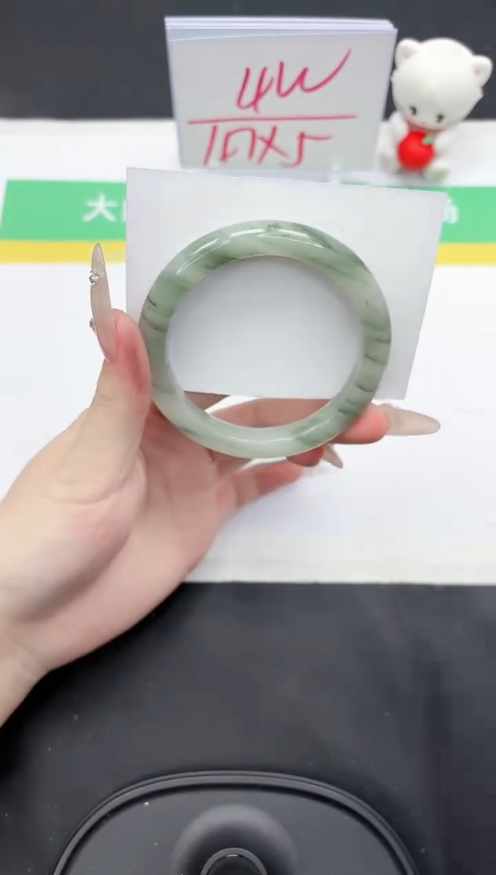 【闪购商品】石英质玉手镯未镶嵌187-58