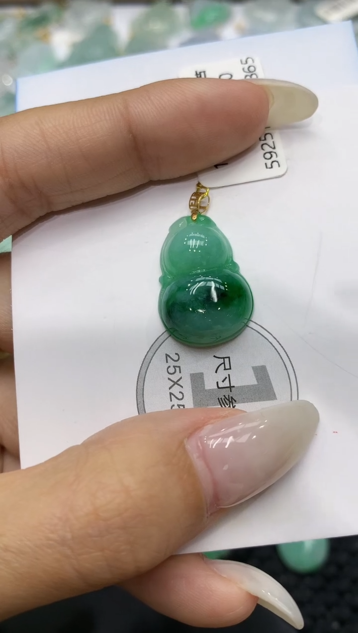 颈饰18K金镶嵌翡翠111111111111