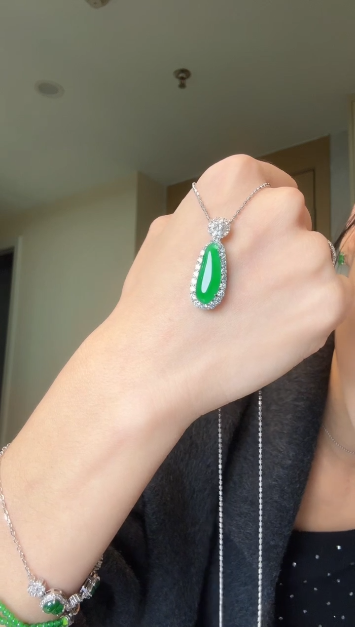 【闪购商品】翡翠吊坠(不含链)银S925镶嵌天然翡翠吊坠