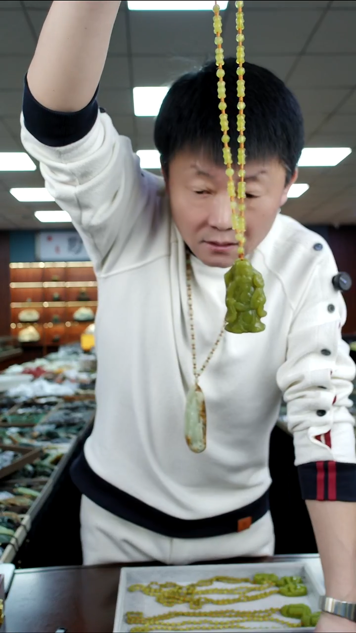 未镶嵌蛇纹石玉吊坠多样是发货随机发一