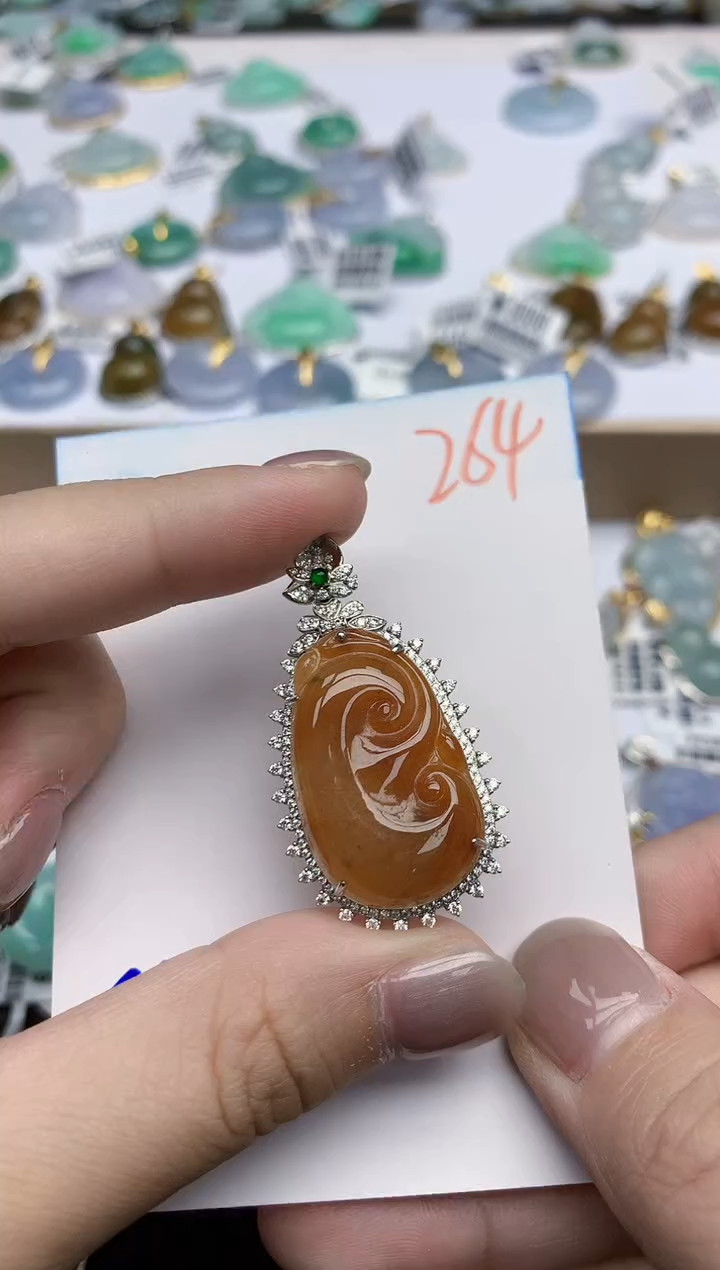 【闪购商品】翡翠颈饰18K金镶嵌天然翡翠A货