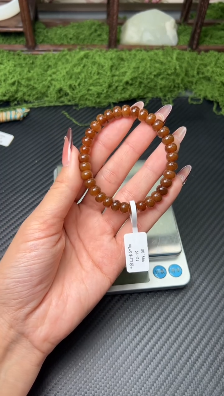 未镶嵌手串和田玉哦*耶且末金山微色差卡5*7
