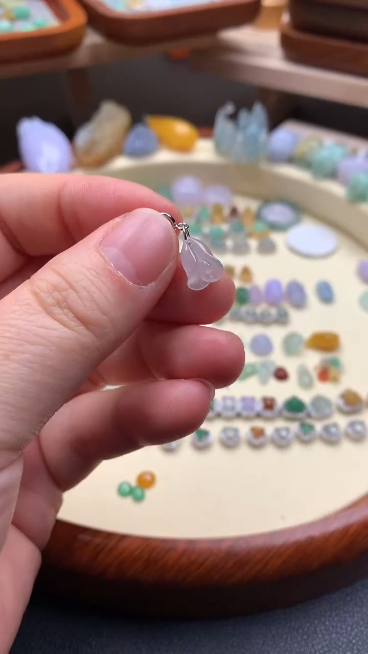 【闪购商品】翡翠颈饰银S925镶嵌翡翠花花