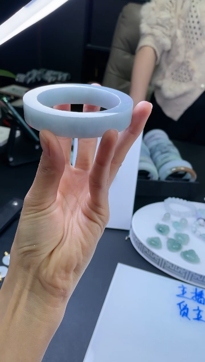 【闪购商品】定制翡翠手镯未镶嵌手镯