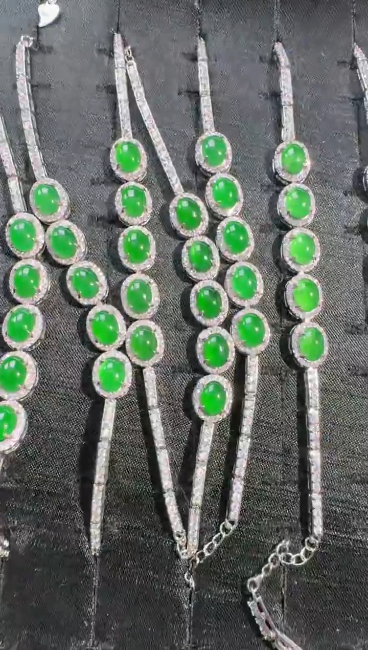 未镶嵌定制翡翠A货有轻微色差属于正常现象，手链多样性发货1