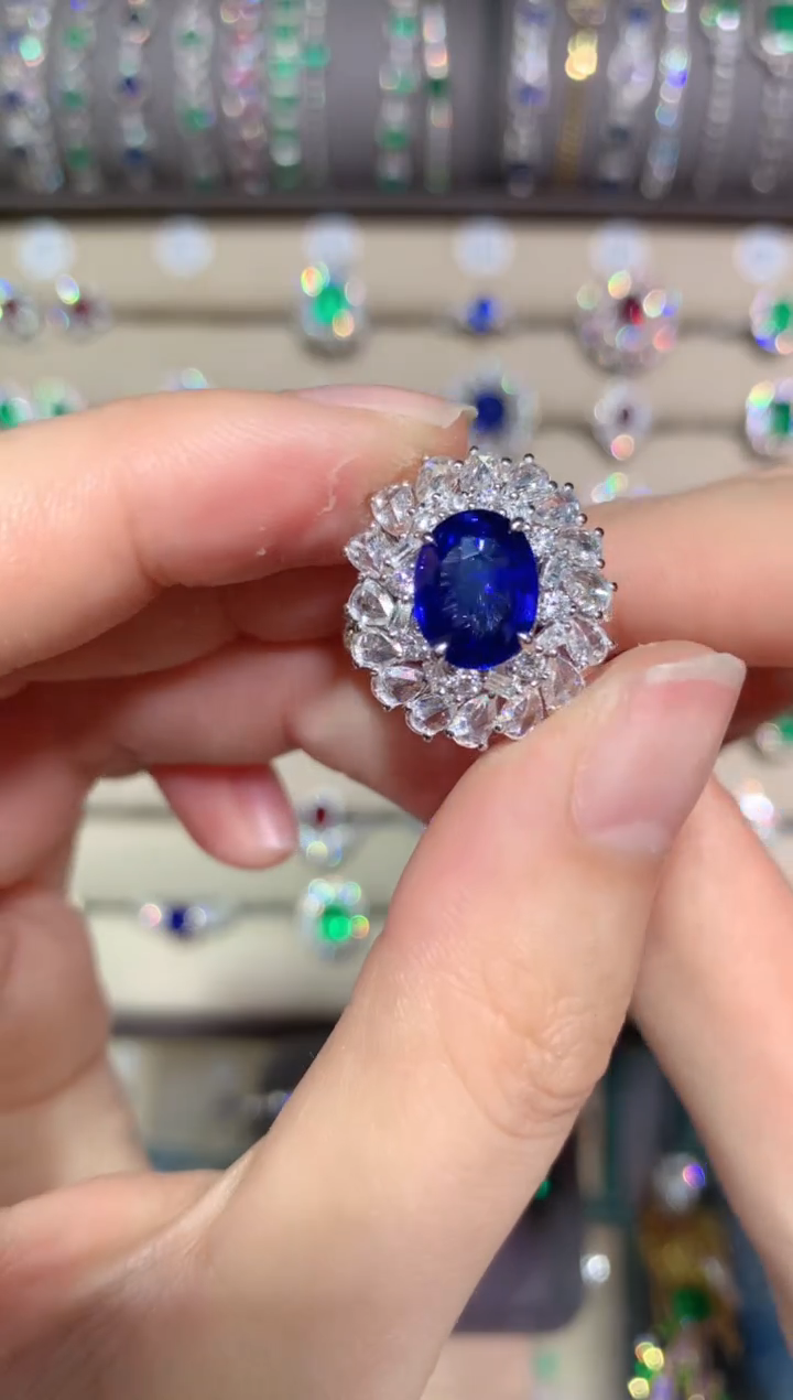 【闪购商品】蓝宝石戒指18K金镶嵌3.0CT