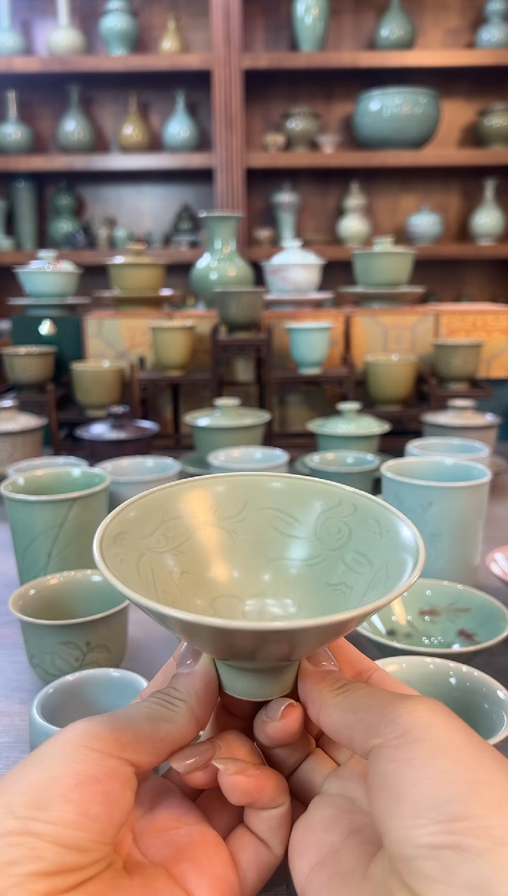 纯手工豆青仿宋斗笠碗