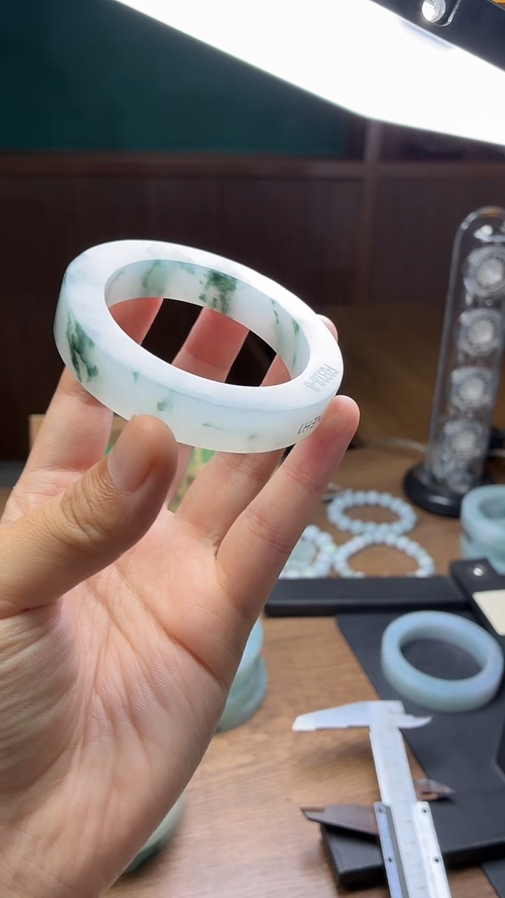 未镶嵌手镯定制翡翠影**子定制