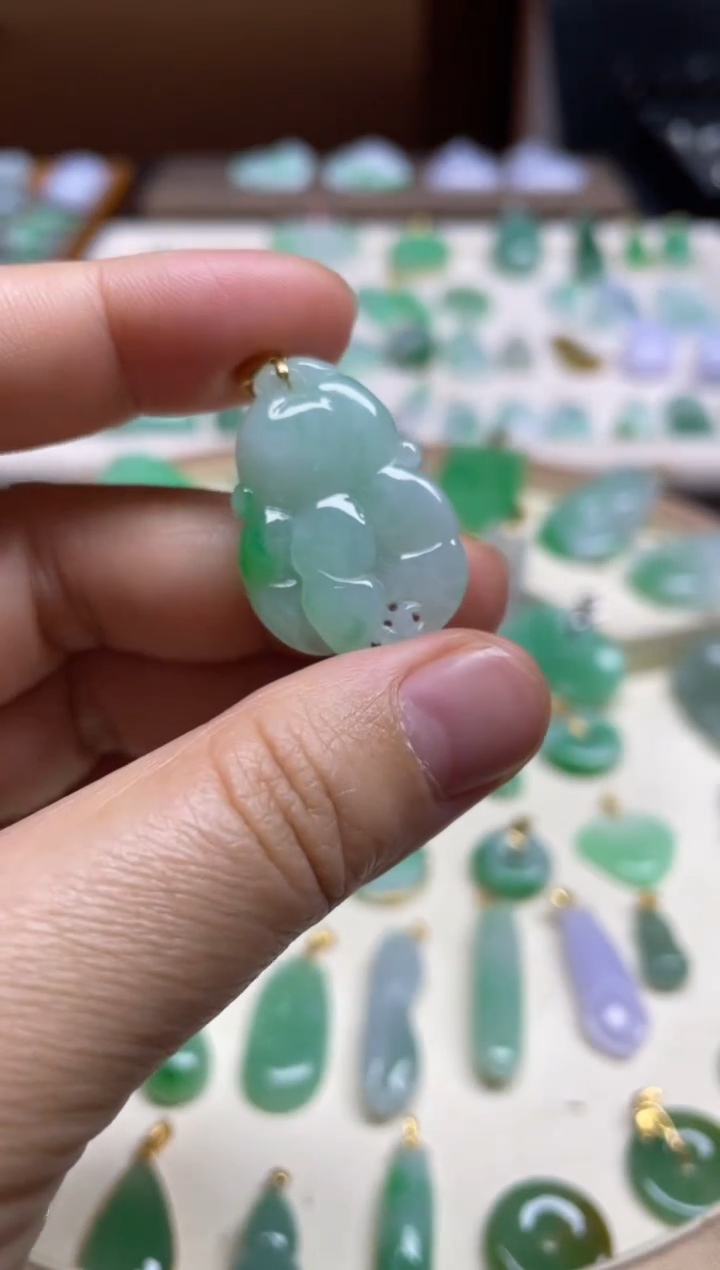翡翠18K金镶嵌吊坠(不含链)佛手