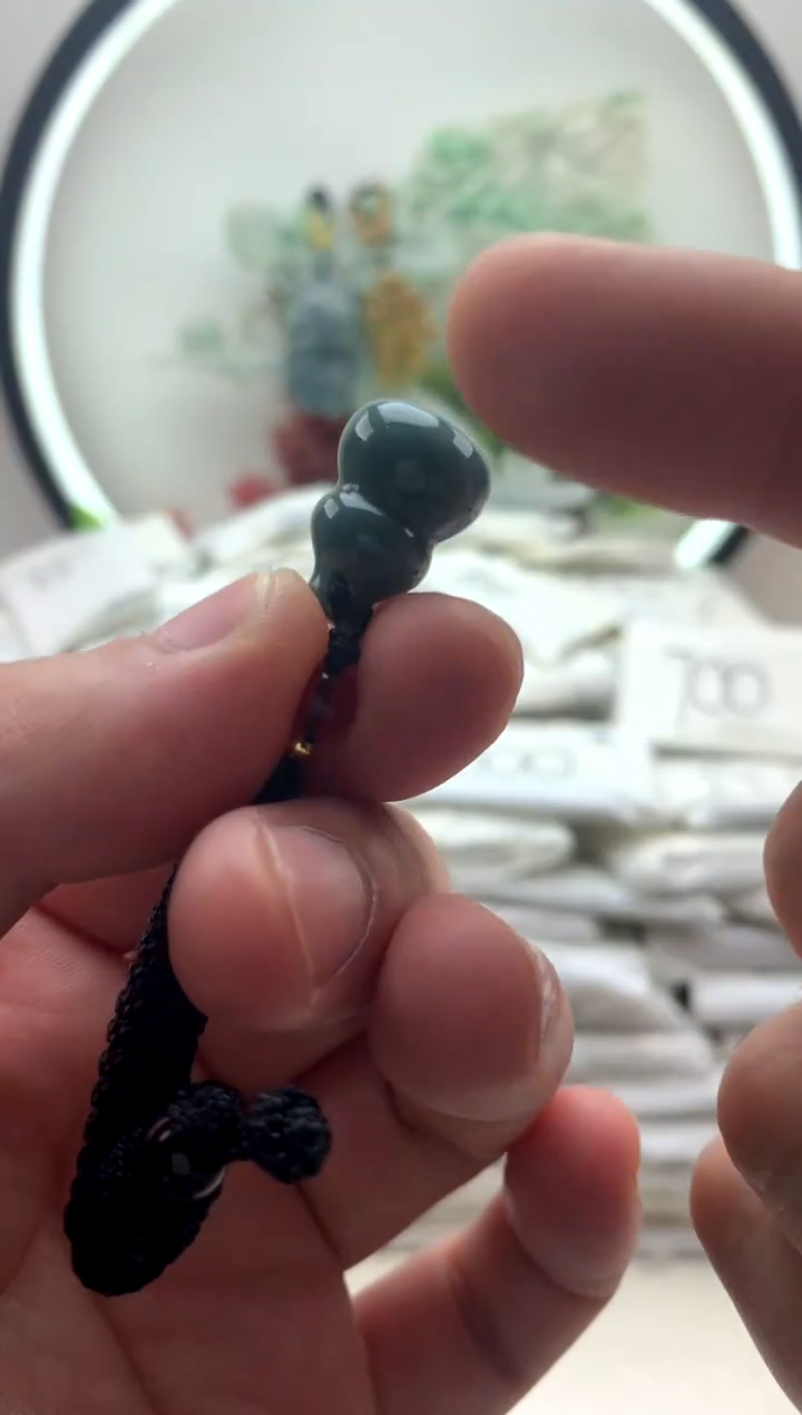 颈饰未镶嵌翡翠小葫芦【有瑕疵】