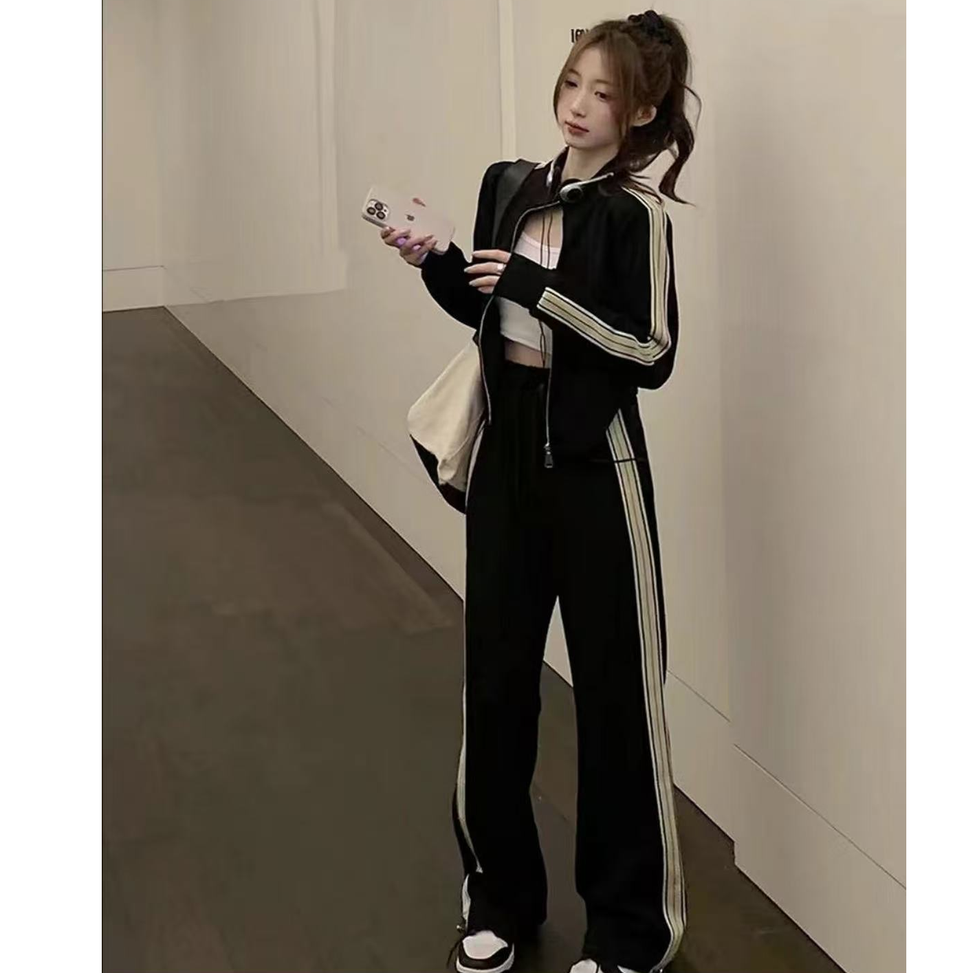 白羊定制运动套装2025女春秋款减龄长袖外套窄版裤两件套