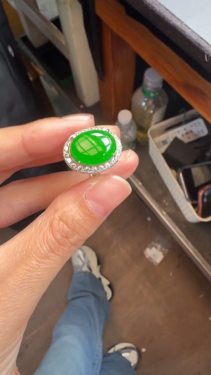 未镶嵌定制翡翠翡翠A货有轻微色差属于正常现象，戒指多样性发货1