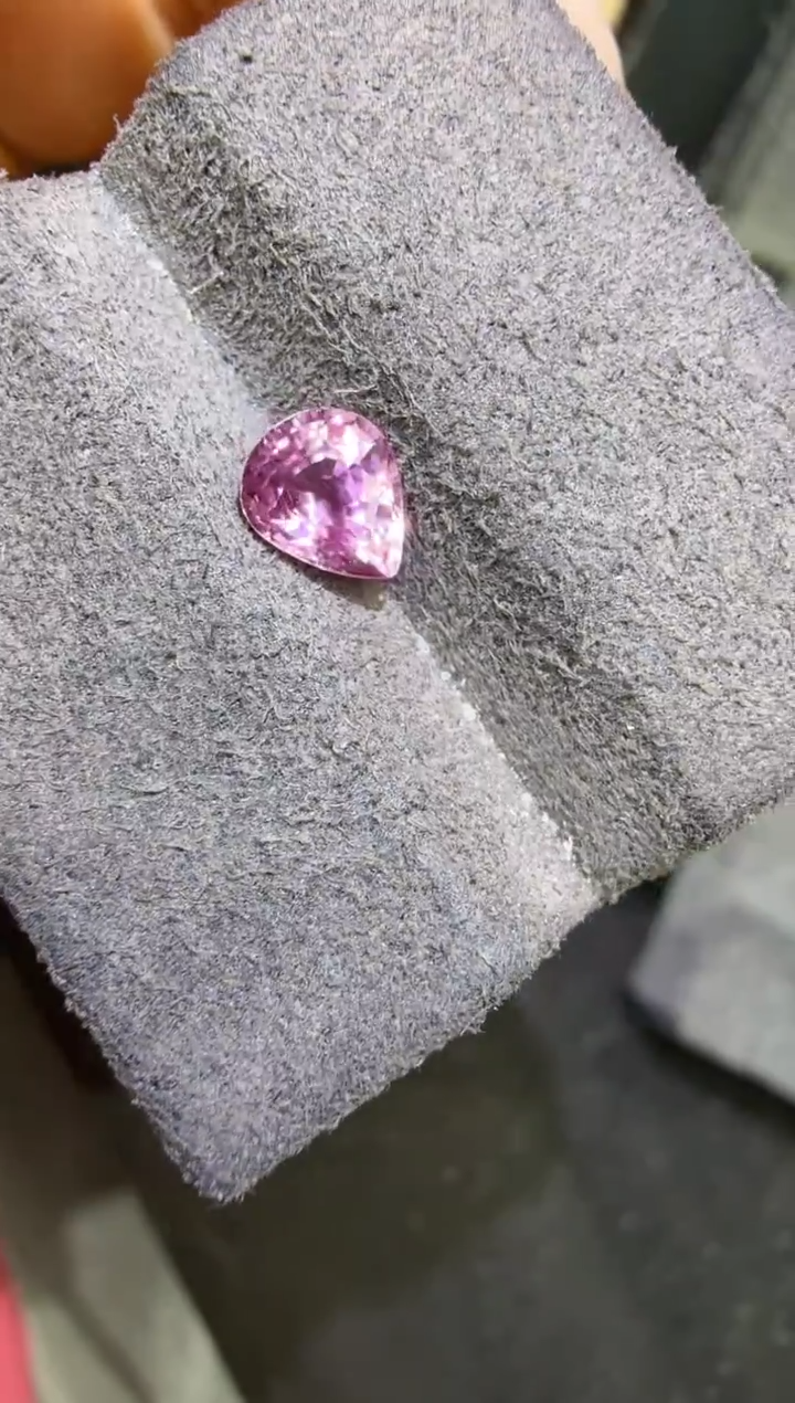 未镶嵌定制定制蓝宝石天然0.87克拉热粉色国际证书