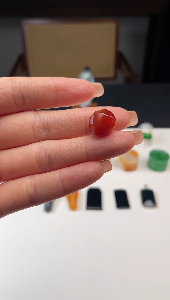 散珠翡翠冰红拾光珠子