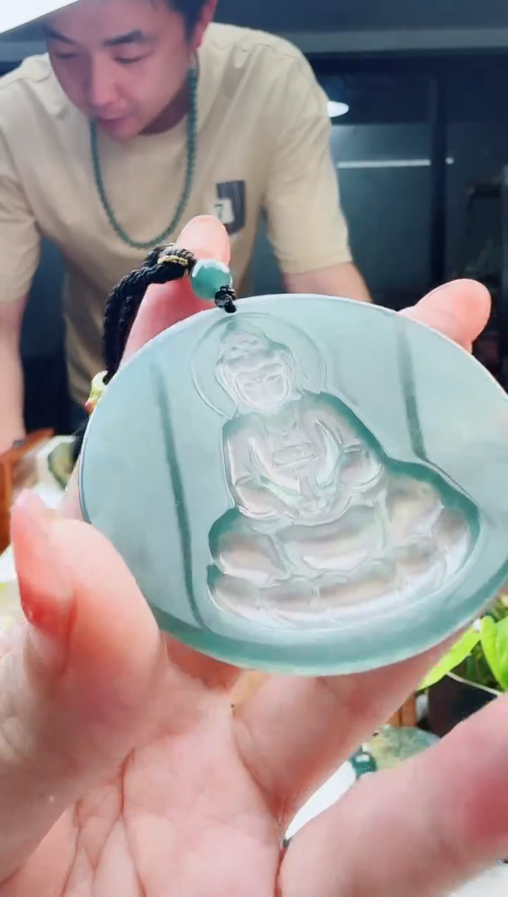 翡翠未镶嵌颈饰多样性发货其中一件