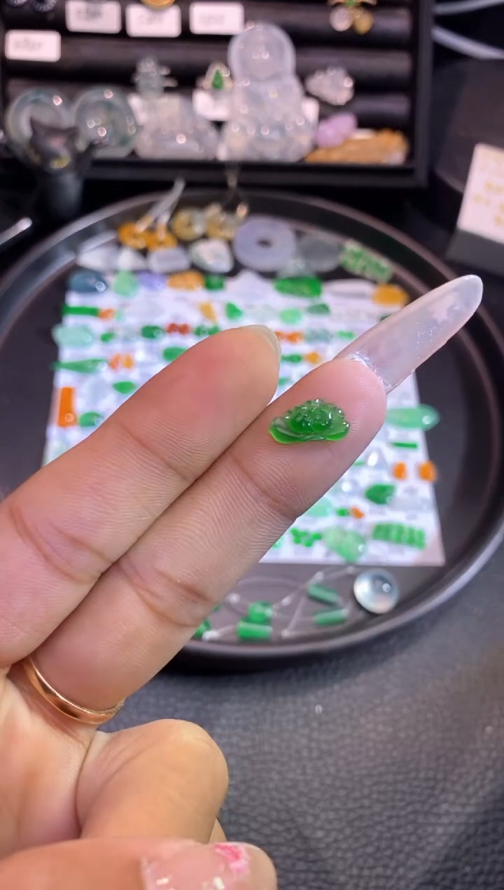 翡翠未镶嵌挂件花