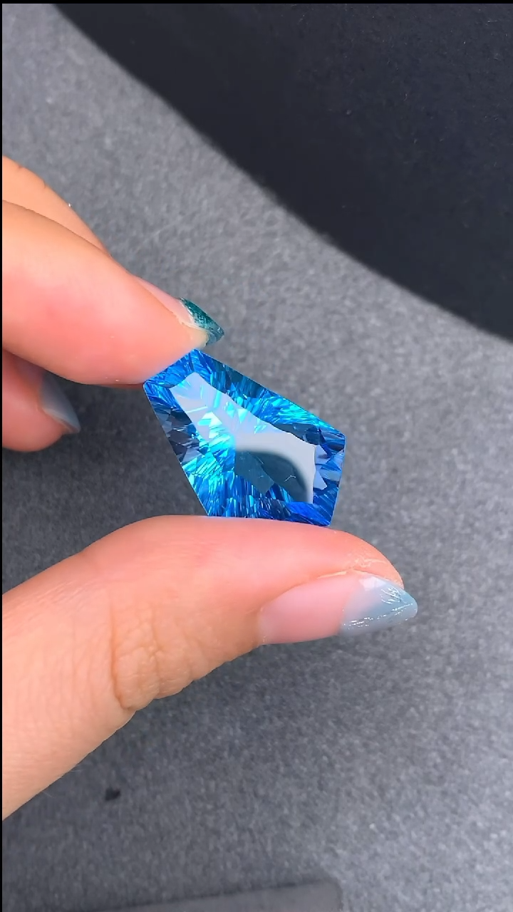 【闪购商品】托帕石裸石未镶嵌21.05克拉