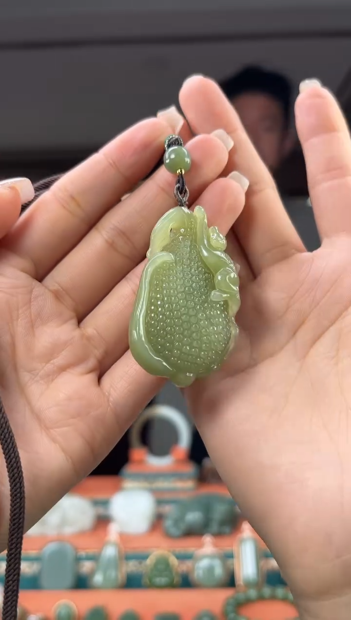 颈饰未镶嵌和田玉佩佩