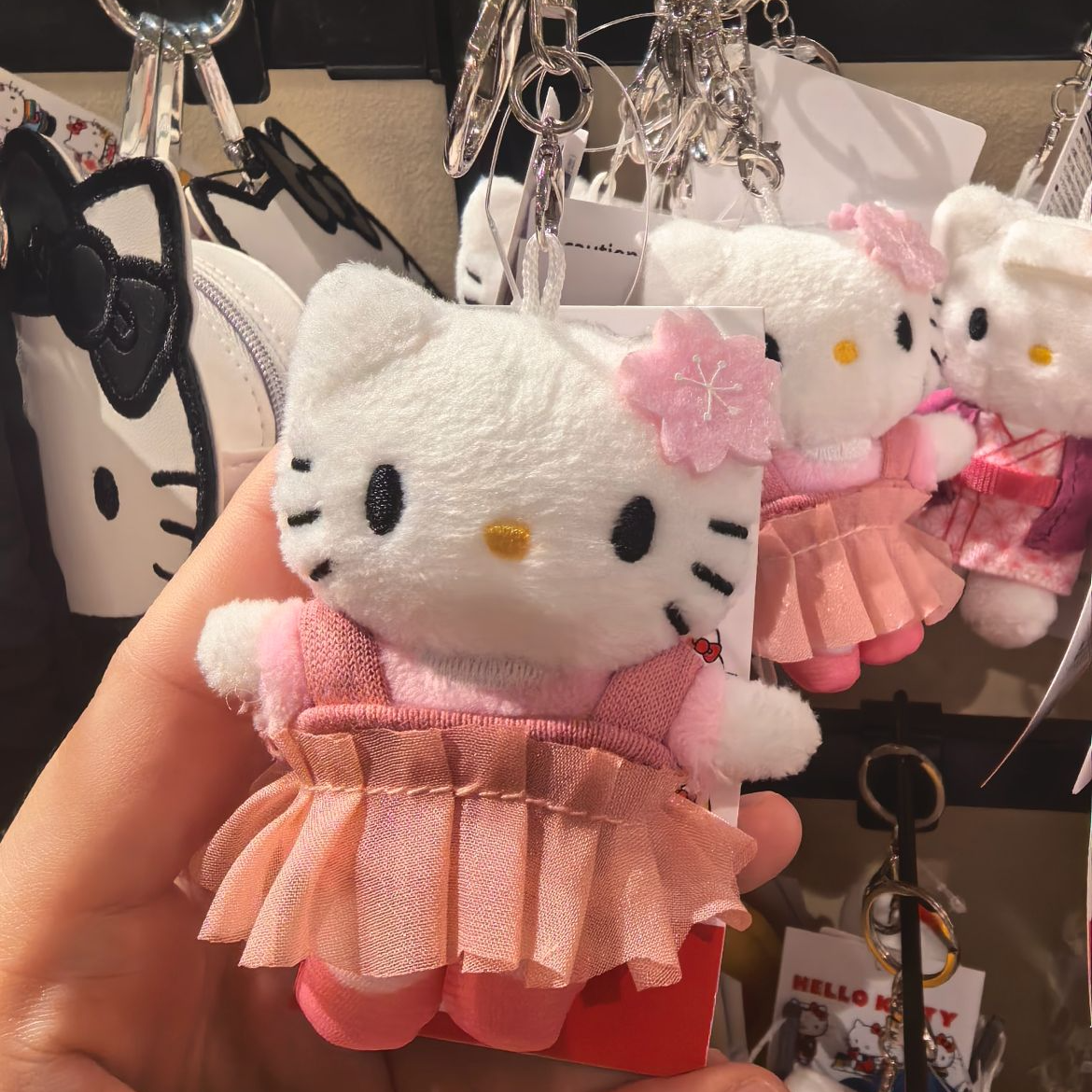 【东京限定】Hello Kitty 粉色小裙Kitty钥匙扣玩偶