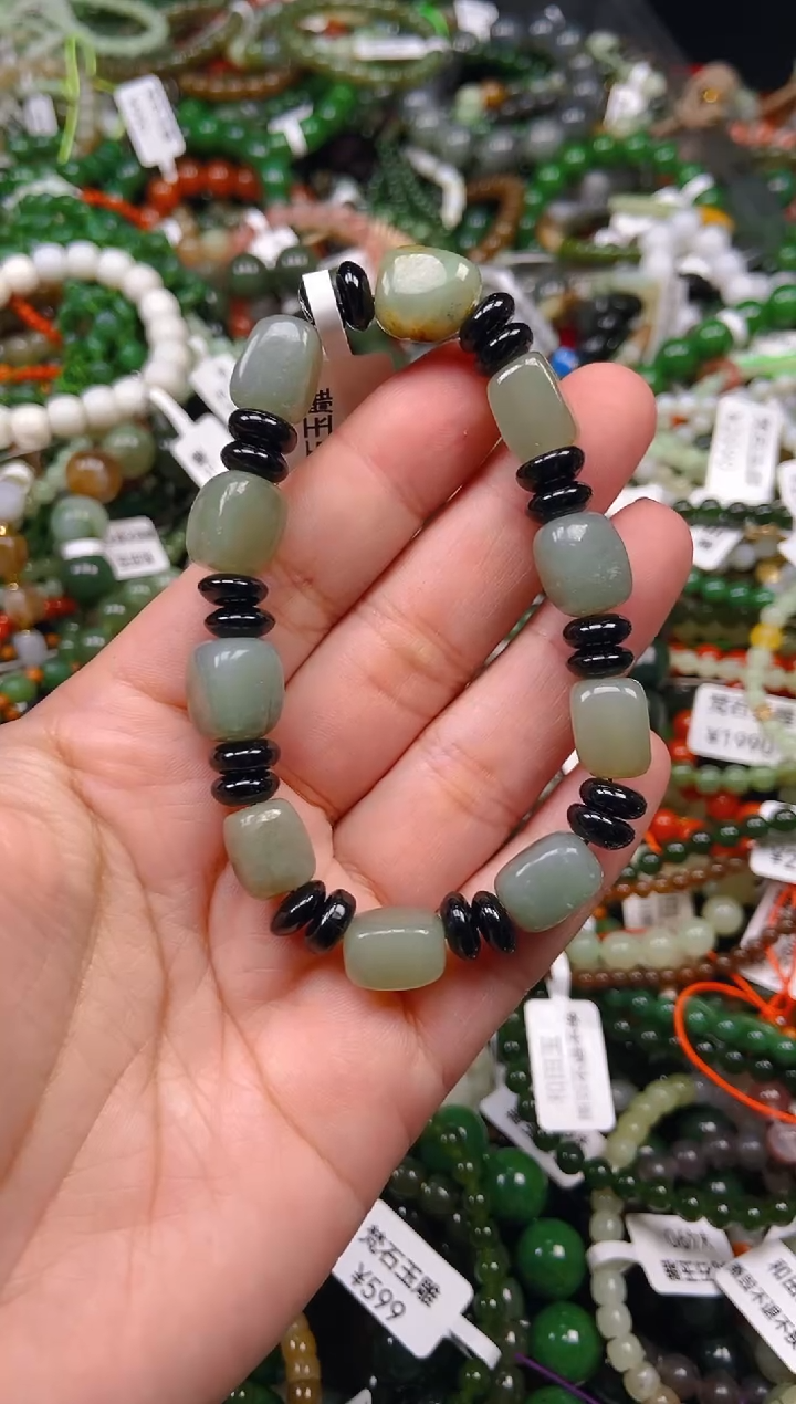 和田玉未镶嵌颈饰1