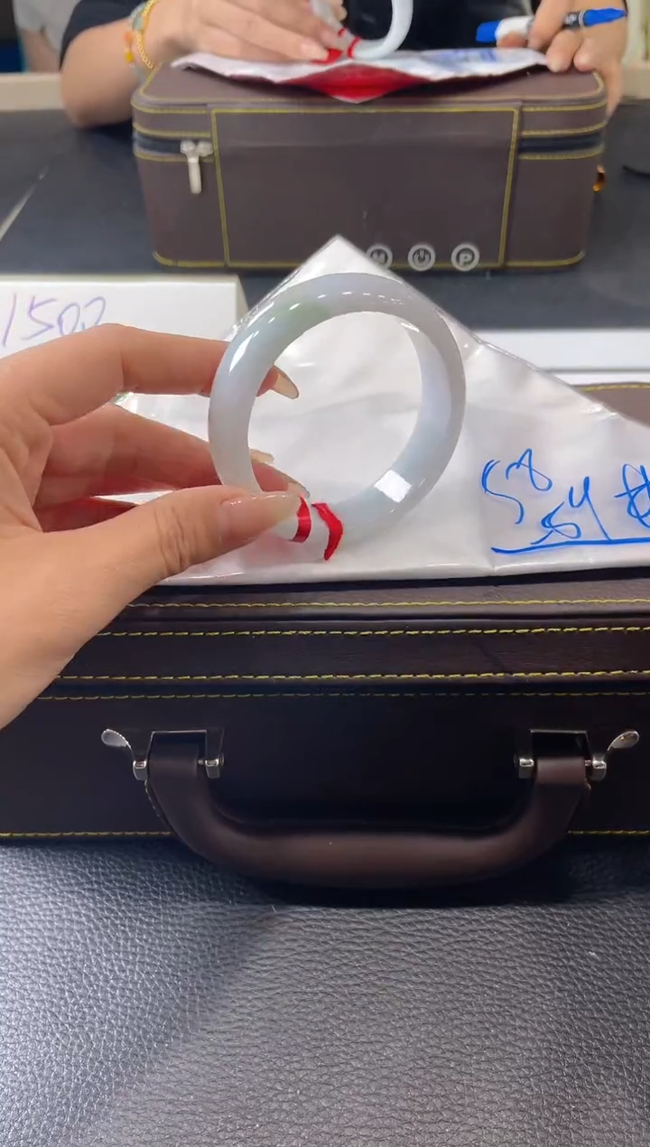 【闪购商品】翡翠手镯未镶嵌手镯