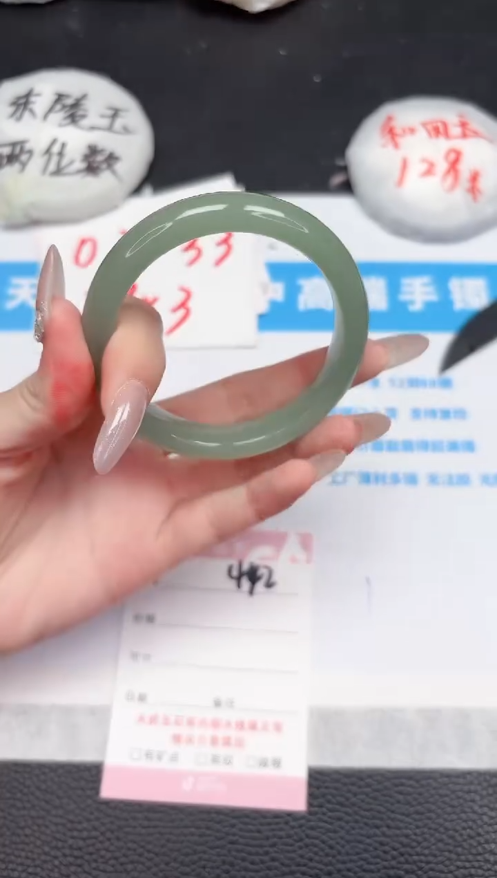 【闪购商品】石英质玉手镯未镶嵌442-56