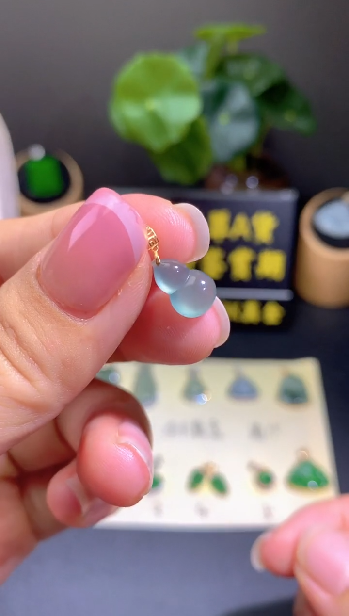 翡翠18K金镶嵌颈饰翡翠A货