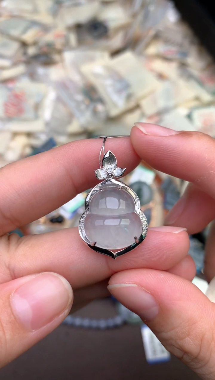 18K金镶嵌挂件翡翠   —