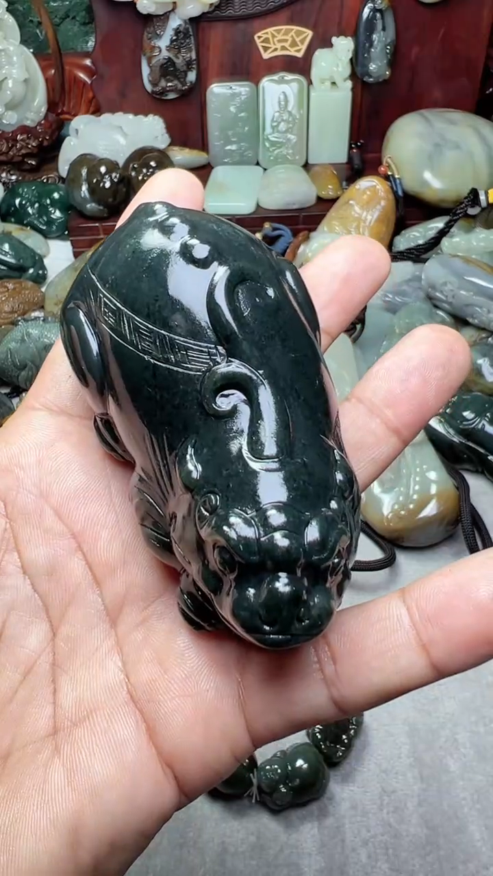 和田玉未镶嵌把件-